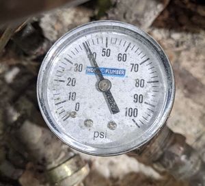 pressure gauge showing 40 psi